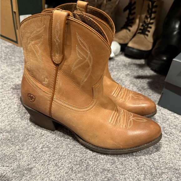 Ariat Darlin Boots 9 - Picture 1 of 6